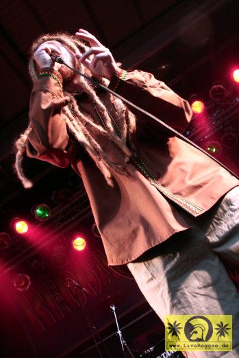 Conscious Fiyah (D) with The House Of Riddim Band 12. Reggae Jam Festival - Bersenbrueck 12. August 2006 (13).jpg
